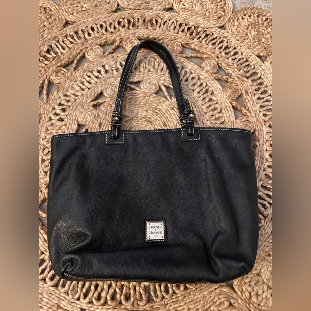 Dooney & Bourke Black Textured Leather Tote Shoulderbag Satchel Handbag - Picture 2 of 11